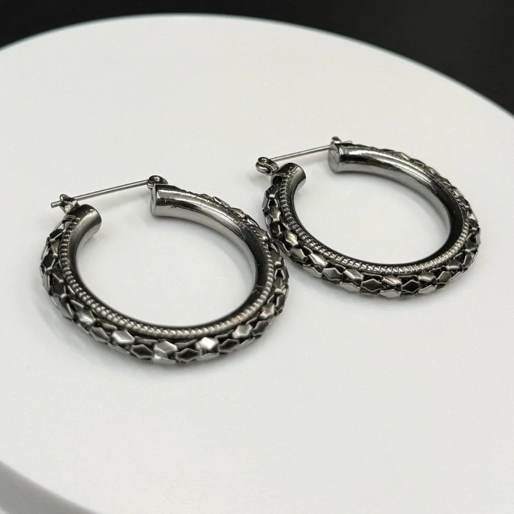 Vintage Etched Pattern‎ Silver-Toned Fashion Collectible Huggie Hoop Earrings
